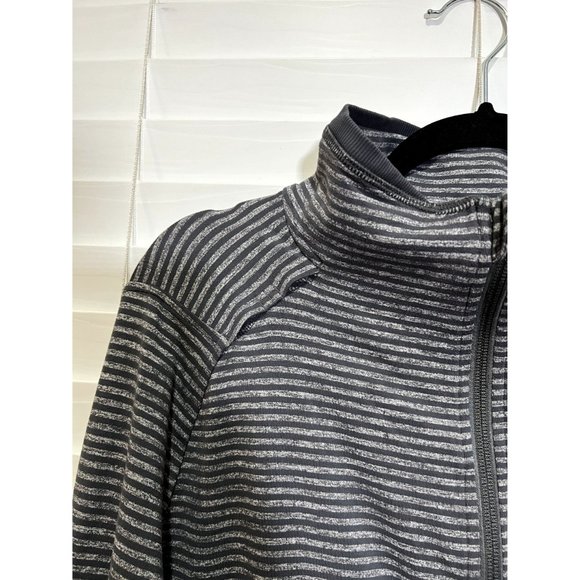 Lululemon 1/4 Zip Pullover - Size L - Picture 3 of 6